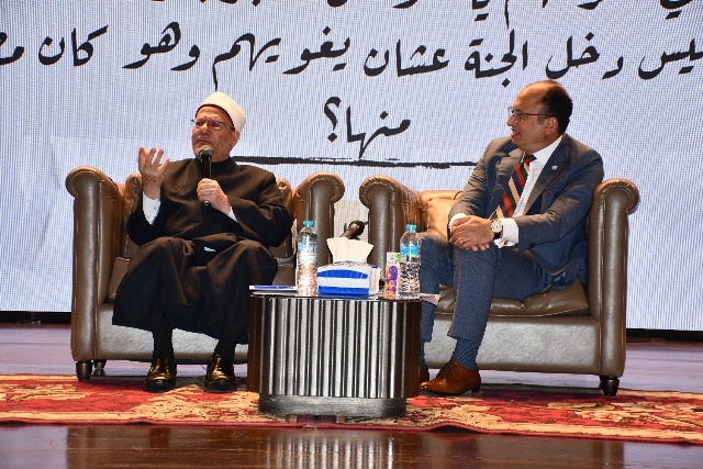 تعرف على أسباب زيارة مفتى الجمهورية لـ