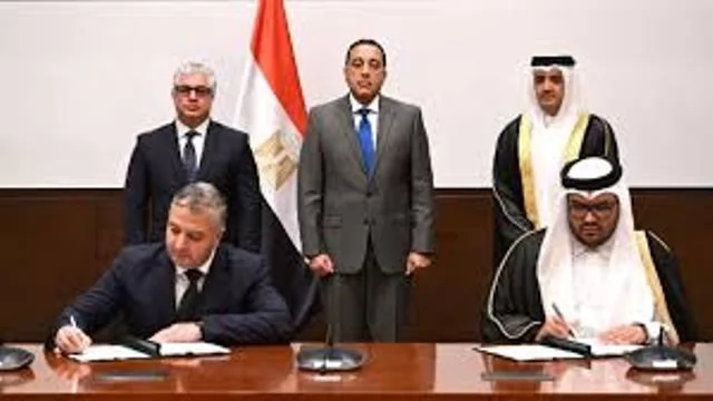 رئيس الوزراء يشهد توقيع عقد مشروع شركة المانع القابضة القطرية بالسخنة 
