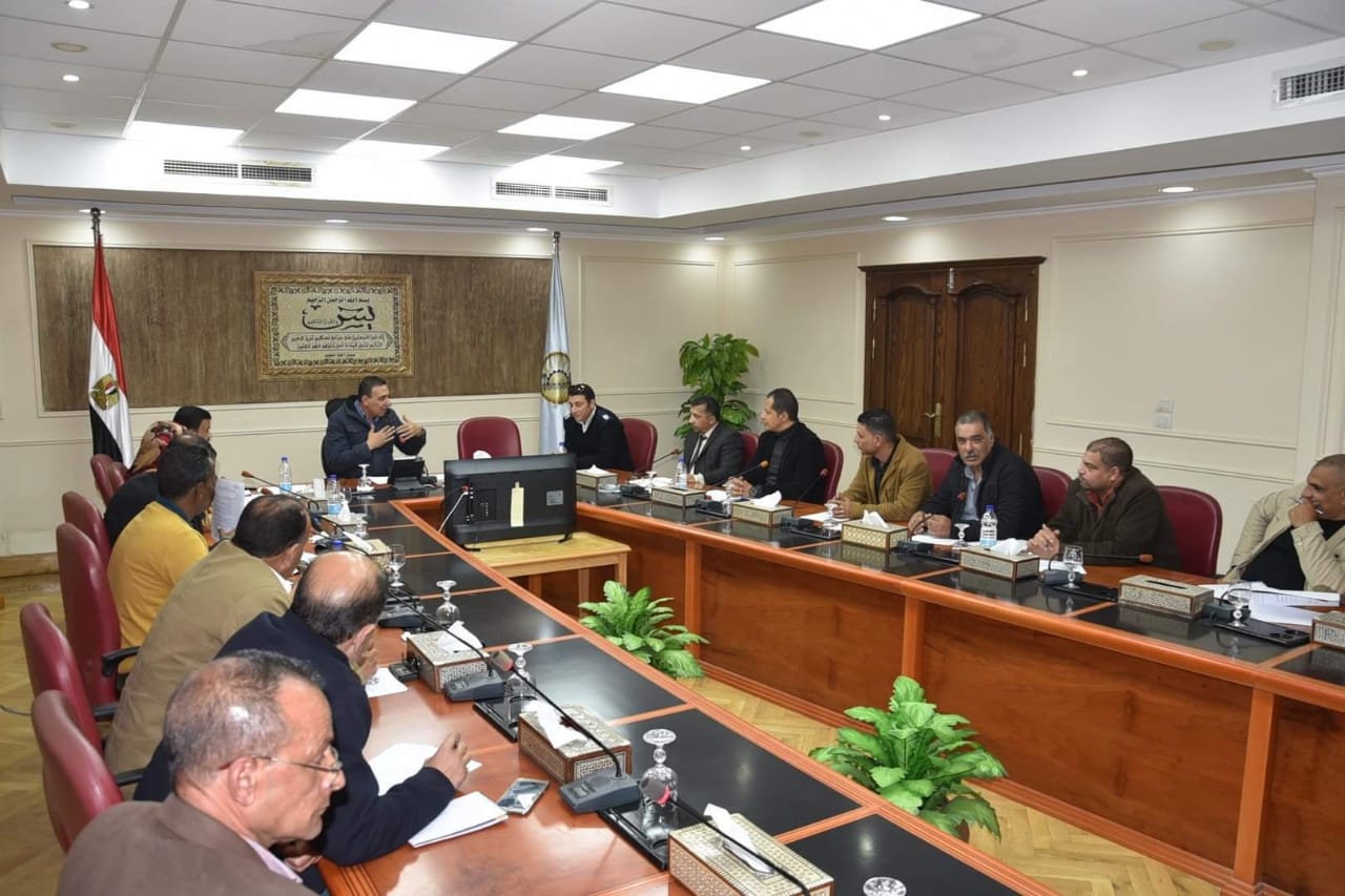 شعيب يضع خطوط سير جديدة لسيارات الأجرة للمناطق البعيدة