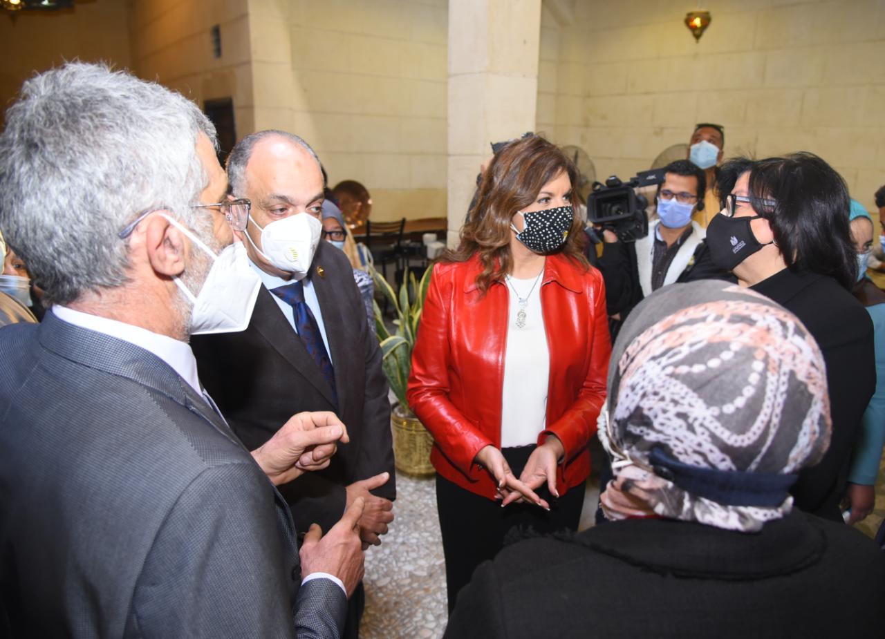 وزيرة الهجرة تفتح مشروعا لإحياء الحرف التراثية بالجمالية أسسه مستثمر مصري مقيم بكندا