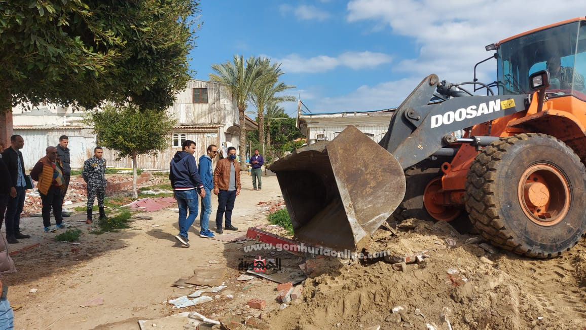 إزالة تعديات كازينوهات الجربى برأس البر لعدم سداد مستحقات الدولة 