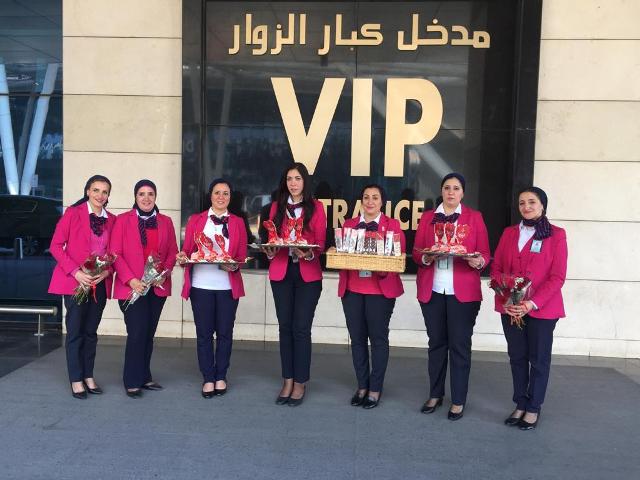مظاهر الاحتفال بالفلانتاين تزين مطار القاهرة والمطارات المصرية