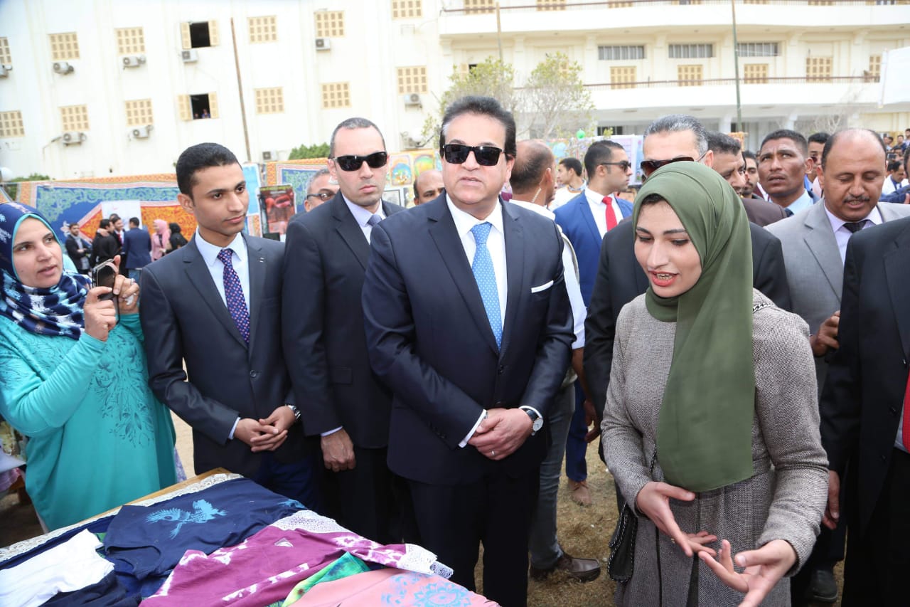 وزير التعليم العالى يفتتح عددًا من المنشآت الجامعية ببني سويف