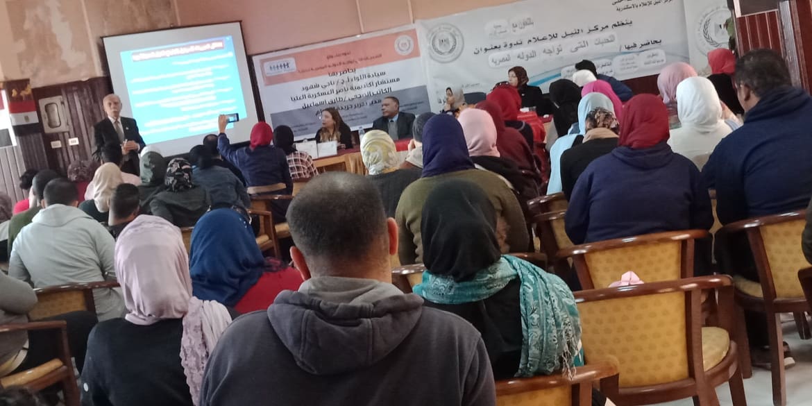 اللواء مصطفى شهود يتحدث للحضور