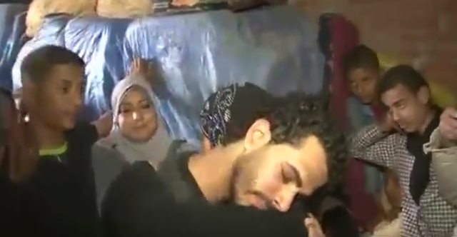 بالفيديو.. الشاب العائد لاهلة بعد 25 سنة يخاطب المسؤلين عايز حقي فى اهلي 