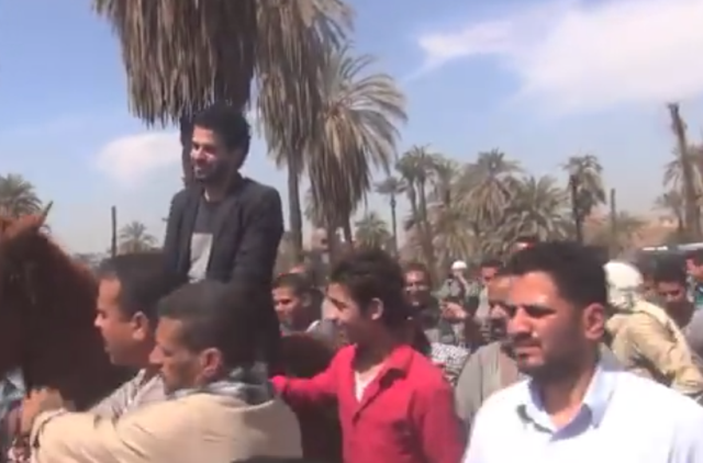 بالفيديو.. الشاب العائد لاهلة بعد 25 سنة يخاطب المسؤلين عايز حقي فى اهلي 