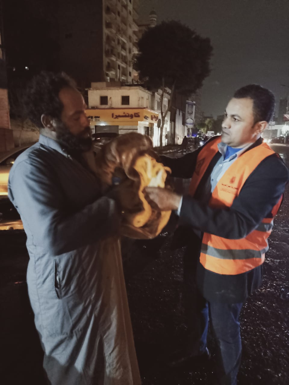 فرق التدخل السريع تتعامل مع ٥٠٠ حاله مشردين وأسر تضررت من الطقس السئ 
