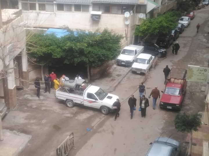 رش الشوارع بعد كشف حالتين مصابة بكورونا