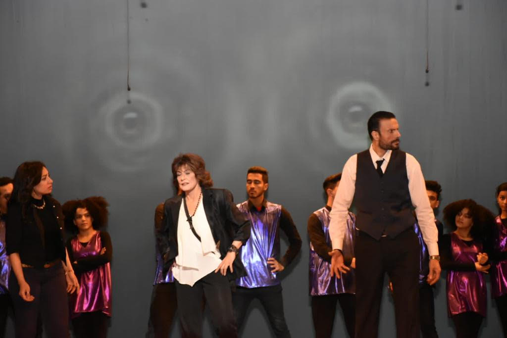 وزيرة الثقافة تشهد العرض المسرحي في انتظار بابا للمخرج الكبير سمير العصفورى 