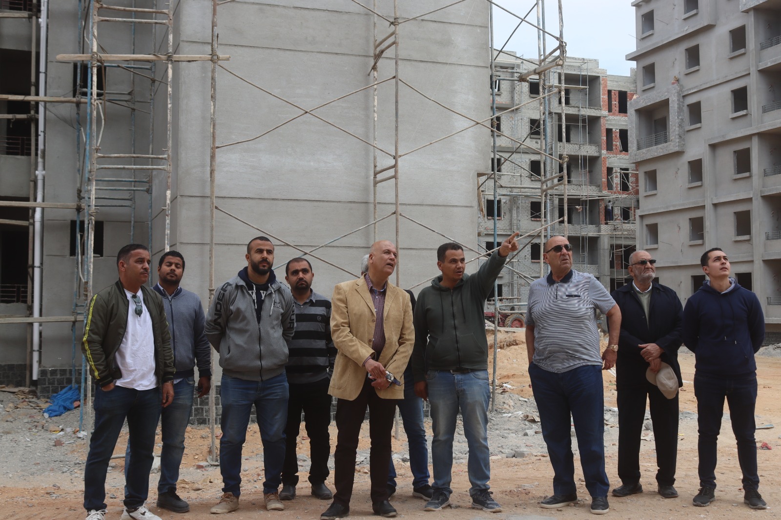 عمران : سباق زمني للانتهاء من مشروعات الإسكان بالعاشر من رمضان 