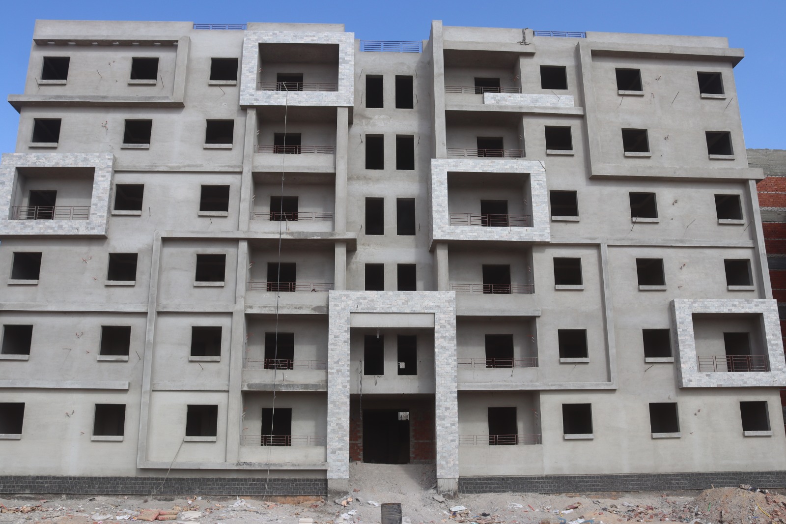 عمران : سباق زمني للانتهاء من مشروعات الإسكان بالعاشر من رمضان 