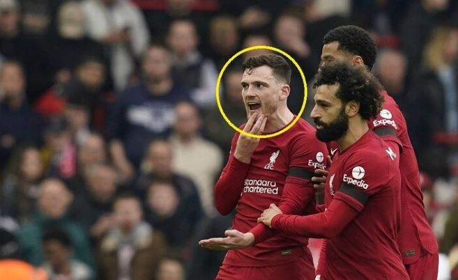مدافع ليفربول أندرو روبرتسون بعد الاعتداء عليه من الحكم