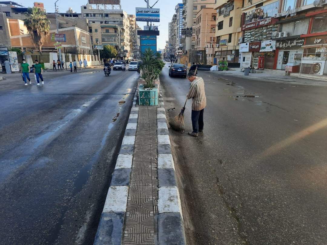 رفع اكثر من 40 طن قمامه ومخلفات بشوارع مدينه طلخا بالدقهلية اول ايام عيد الفطر 