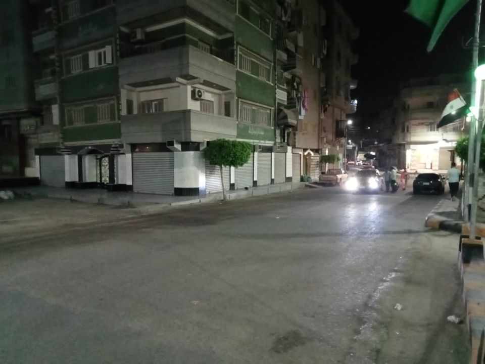 السيارات المكنسيه بشوارع مدينه المنزله بالدقهلية وحملات ليليه لرفع الاشغالات  بالميادين  