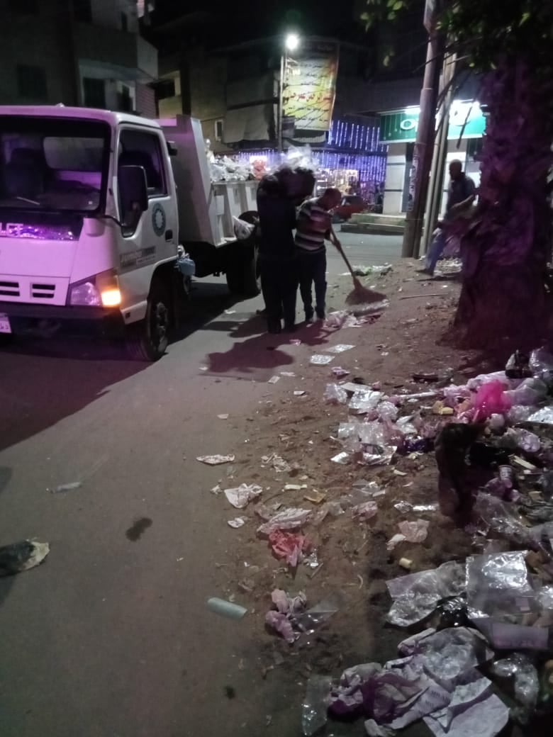 السيارات المكنسيه بشوارع مدينه المنزله بالدقهلية وحملات ليليه لرفع الاشغالات  بالميادين  