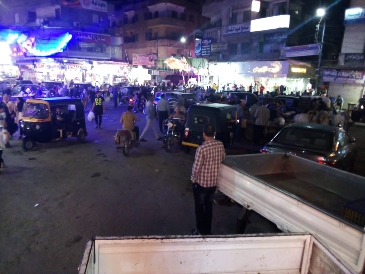 السيارات المكنسيه بشوارع مدينه المنزله بالدقهلية وحملات ليليه لرفع الاشغالات  بالميادين  