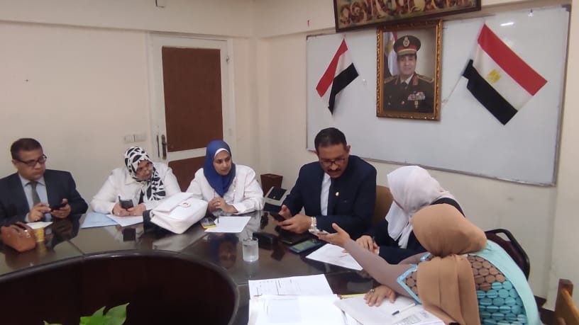  مدير تعليم الجيزة يتابع سير العملية الإمتحانية بغرفة عمليات المديرية