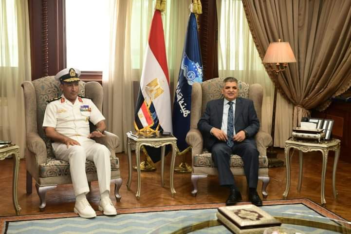 هيئة قناة السويس وجهاز الصناعات البحرية يوقعان عقد لبناء 2 لنش قاطرة بترسانة الأسكندرية