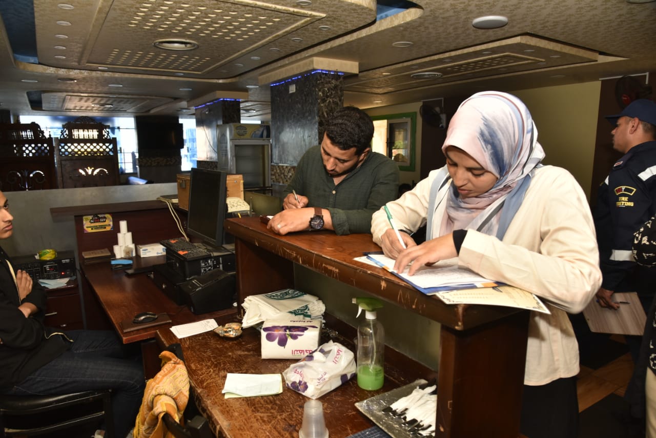 حملات تفتيشية على مطاعم ومحلات مطروح لضبط المخالفات