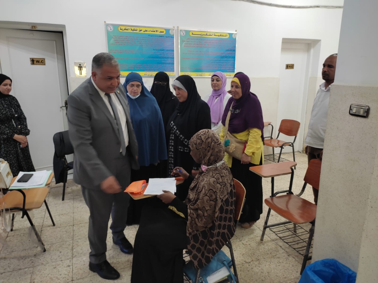 نائب رئيس جامعة الأزهر يتفقد لجان الامتحانات بكليات فرع البنات.. صور