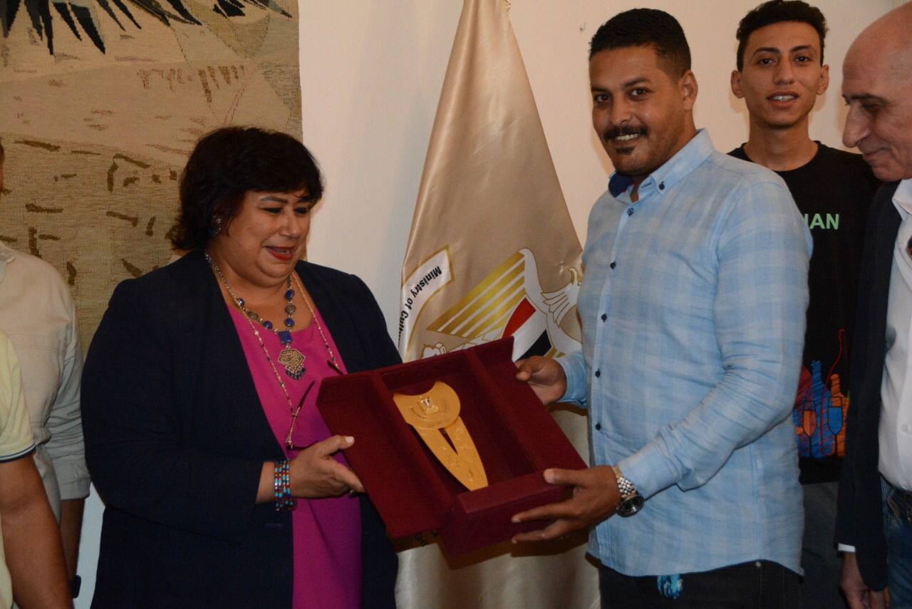عاجل : وزارة الثقافة تستعيد لوحة عبد الهادي الجزار المفقودة من نصف قرن