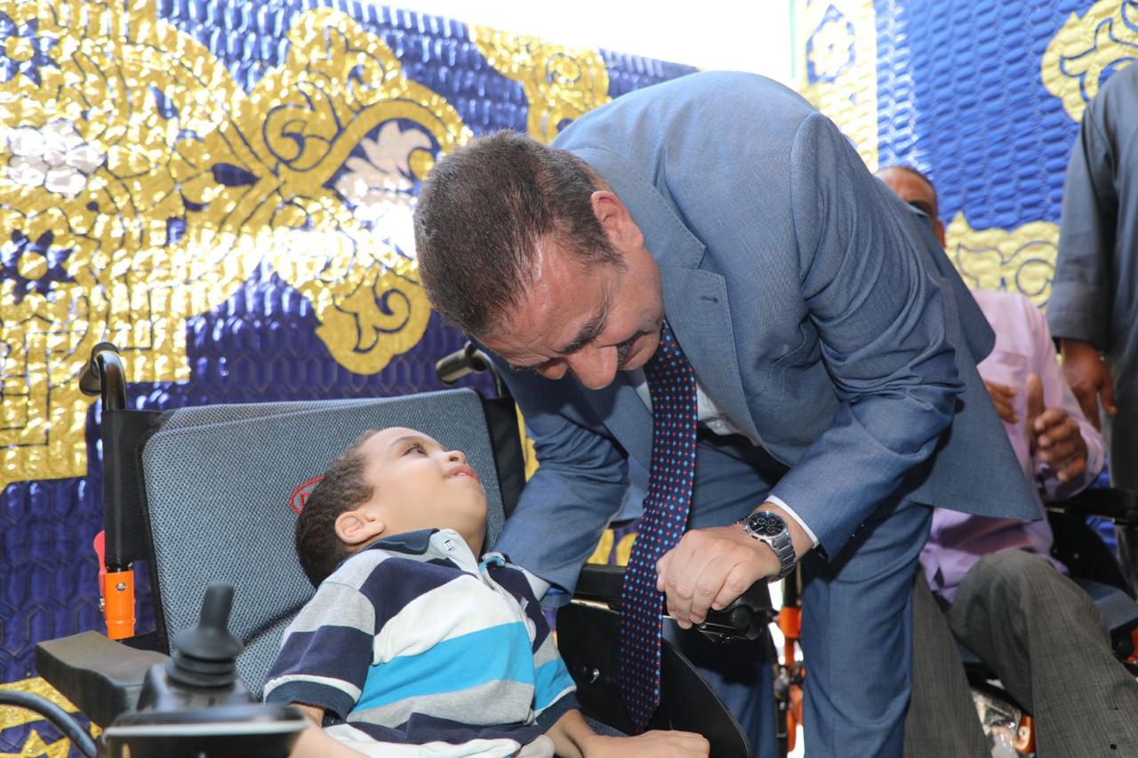 محافظ المنوفية يسلم أجهزة منزلية ومساعدات مالية لـ 25 عروس مقبلات علي الزواج