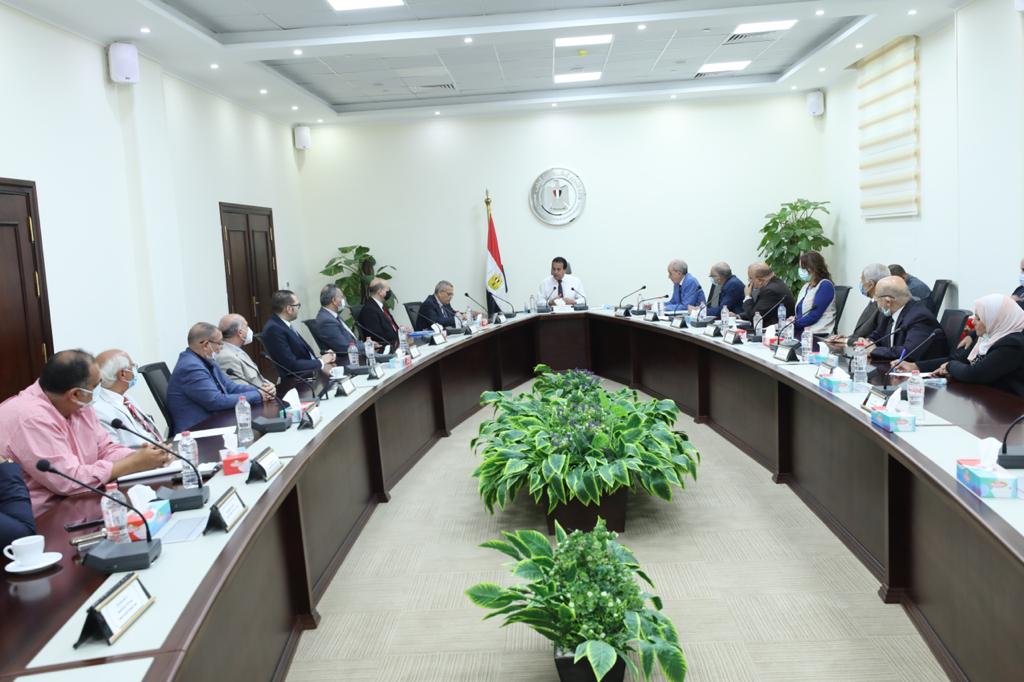  عبد الغفار يطالب بتطوير لوائح المعاهد الخاصة لتخرج الطلاب عقب استيفائهم الساعات المطلوبة 
