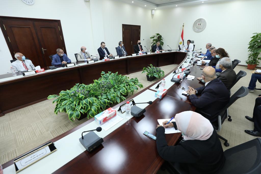  عبد الغفار يطالب بتطوير لوائح المعاهد الخاصة لتخرج الطلاب عقب استيفائهم الساعات المطلوبة 