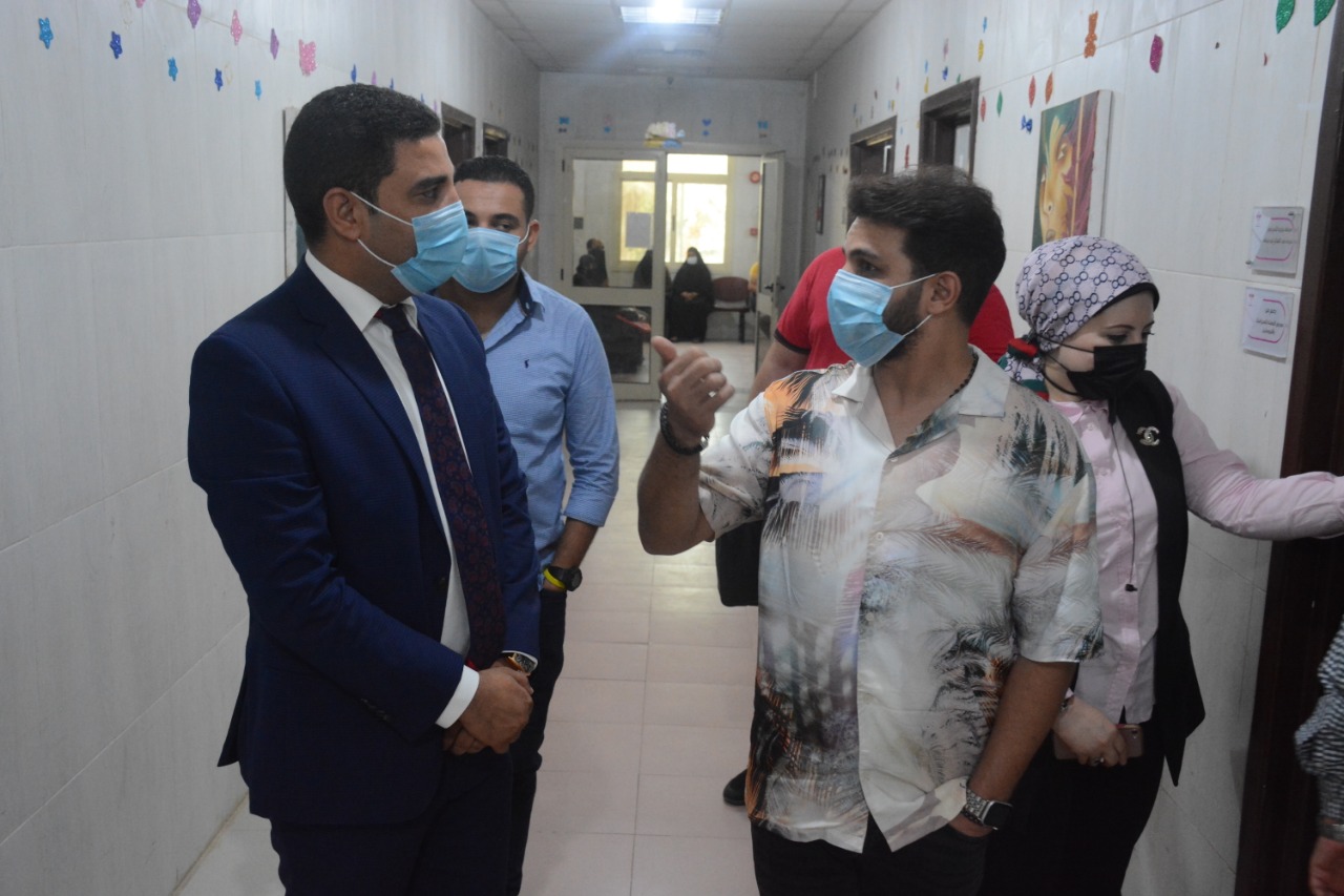 محمد رشاد يدعم مركز أورام الفيوم ويطالب الفنانين بتقديم الدعم النفسى المعنوى.. صور  
