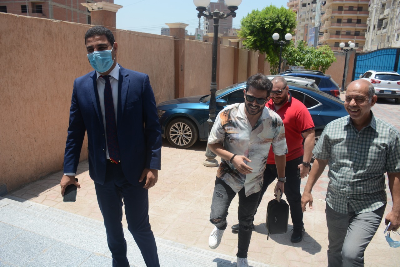 محمد رشاد يدعم مركز أورام الفيوم ويطالب الفنانين بتقديم الدعم النفسى المعنوى.. صور  