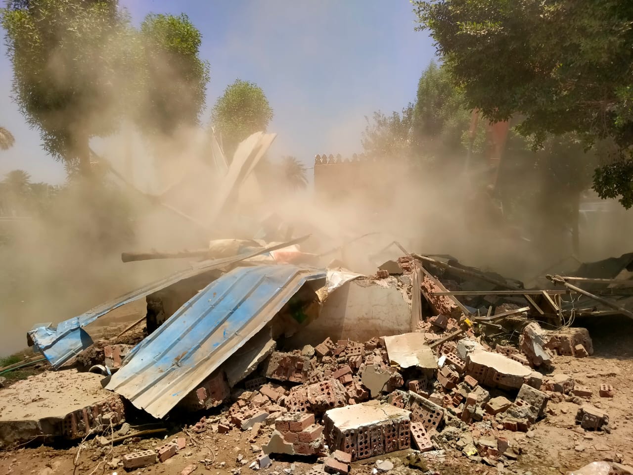 إزالة ٩٠ حالة تعد علي أملاك الدولة بالبدرشين..صور