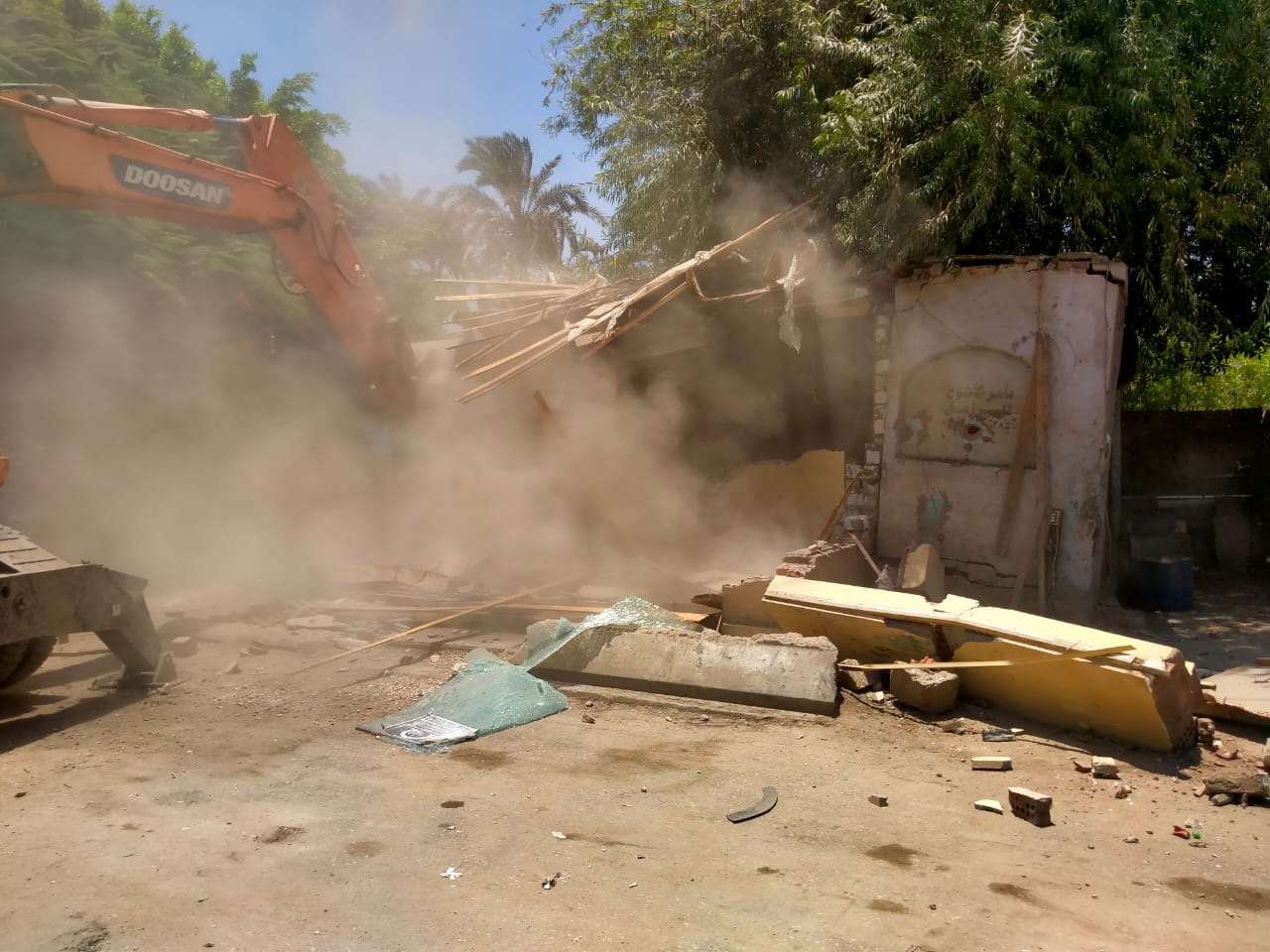 إزالة ٩٠ حالة تعد علي أملاك الدولة بالبدرشين..صور