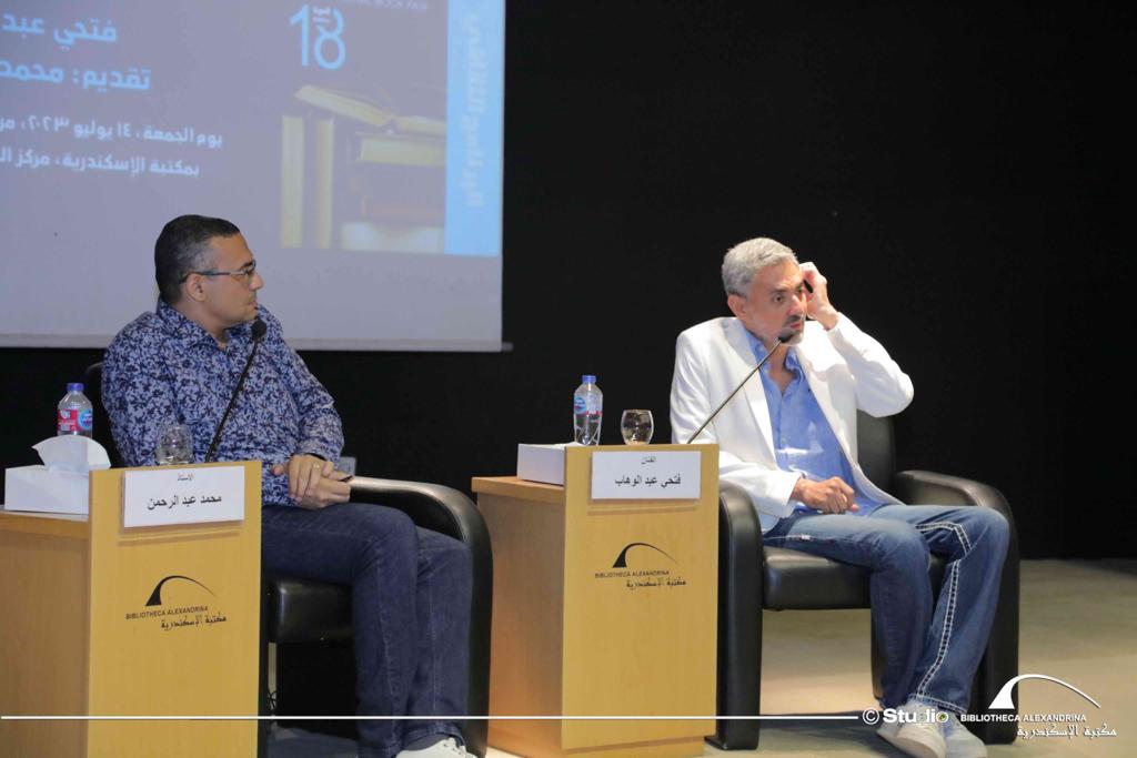 الفنان فتحى عبد الوهاب خلال الندوة