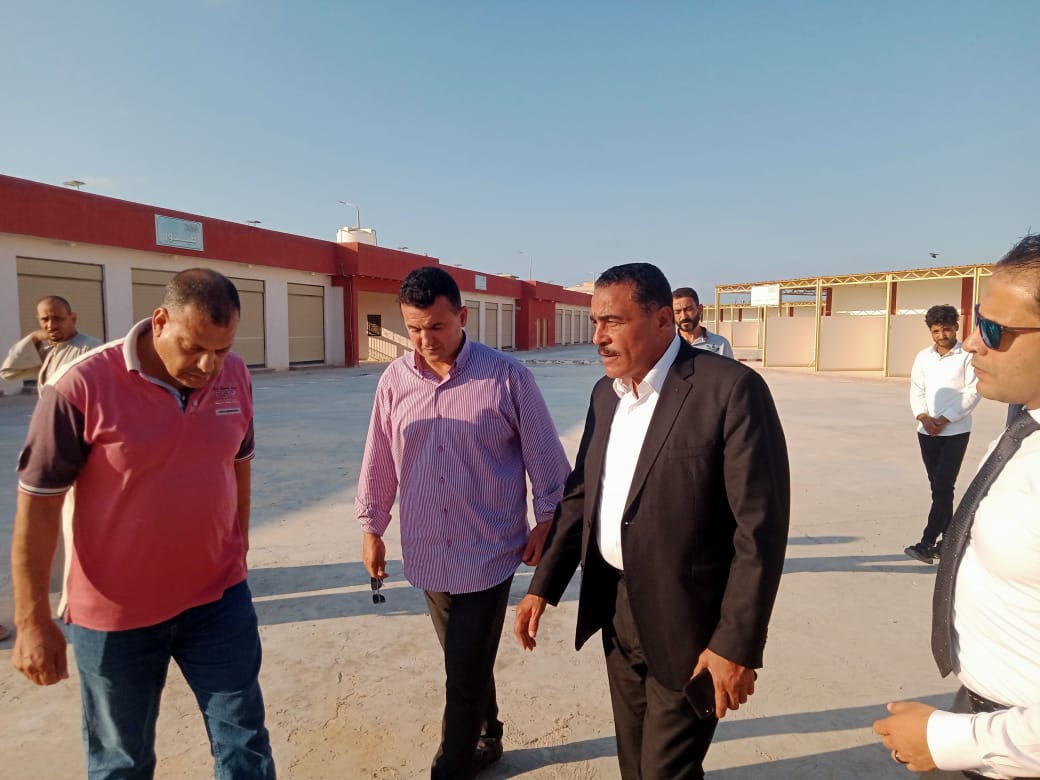 جولة ميدانية لمحافظ مطروح بمدينة الضبعة 