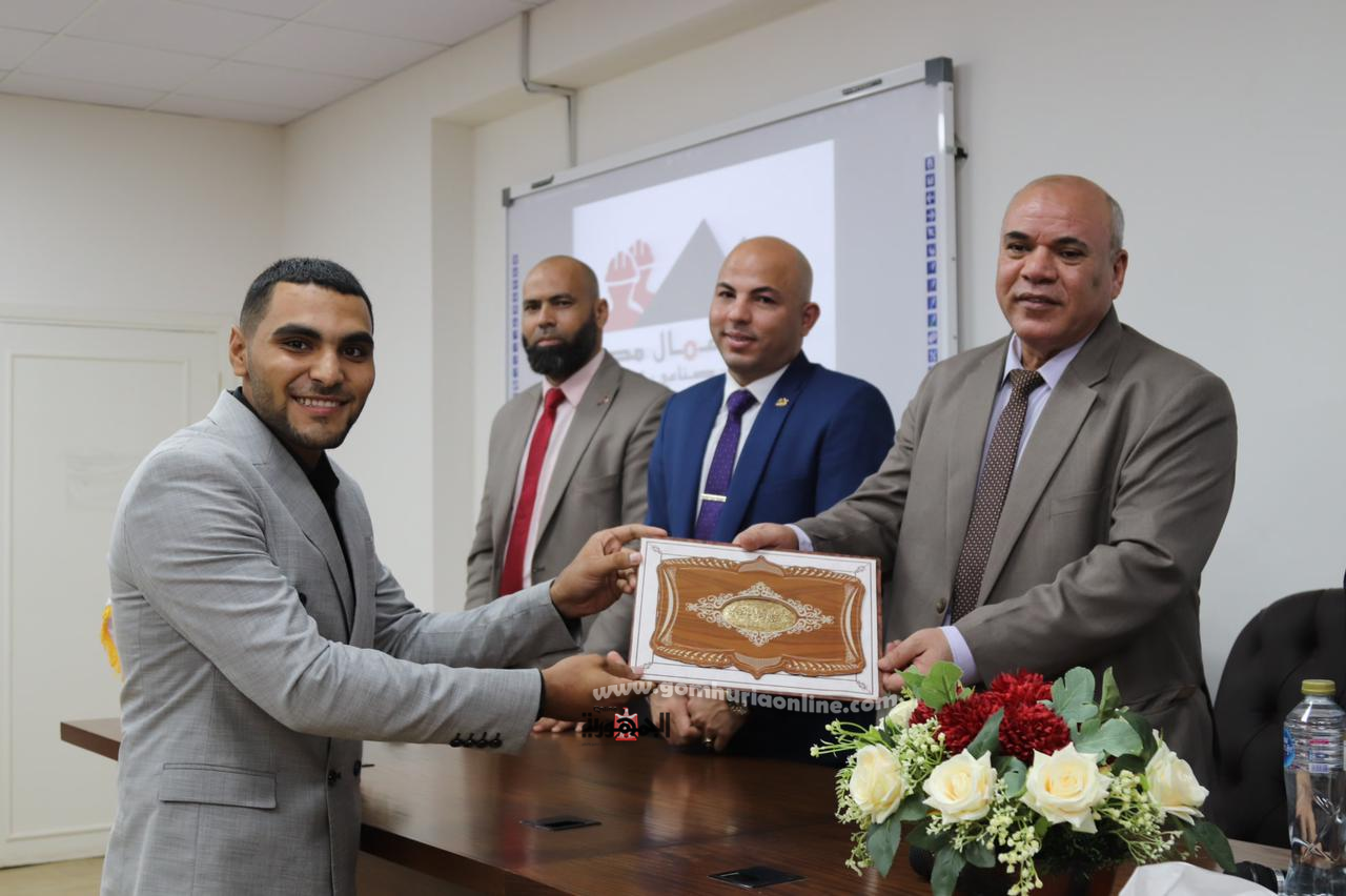 الدكتور عربى كشك يكرم أوائل جامعة الدلتا التكنولوجية