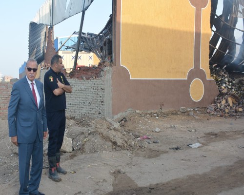 محافظ القليوبية يتابع اطفاء مخزن للمواد الغذائية بمدينة الخانكة