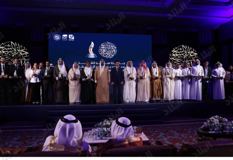 أشرف صبحي يفوز بجائزة سمو الشيخ عيسى بن على آل خليفة لرواد العمل التطوعى .. صور