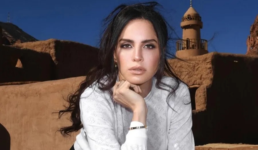 الفنانة آمال ماهر
