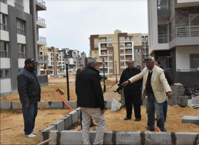 جمال طلعت يتفقد عدداً من مشروعات الطرق والإسكان بمدينة القاهرة الجديدة