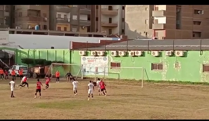 لقطة من مباراة نبروة والسنبلاوين