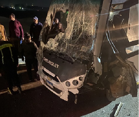 اصابة امناء شرطة وضابط في انقلاب ميني باص