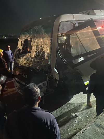 اصابة امناء شرطة وضابط في انقلاب ميني باص