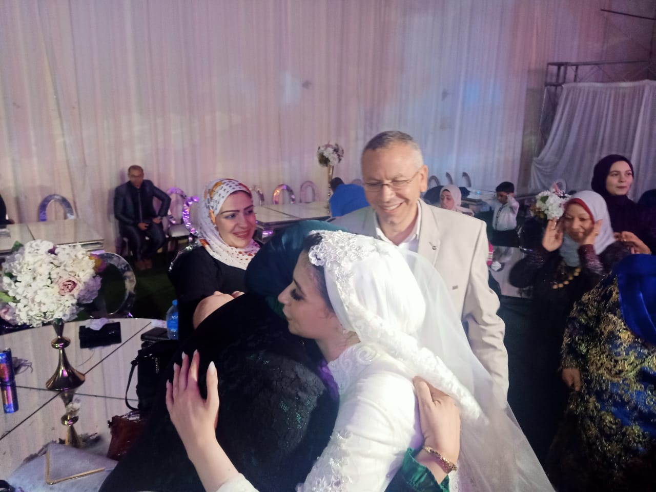 تهنئة بمناسبة الزفاف السعيد