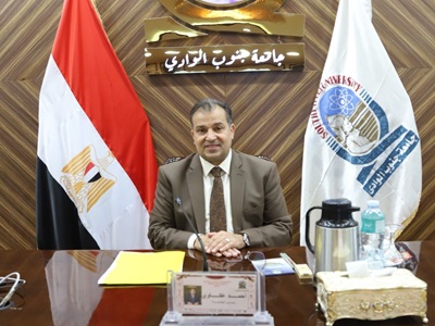 الدكتور أحمد عكاوى رئيس جامعة قنا
