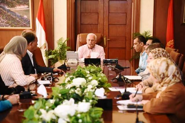 محافظ بورسعيد يشكل لجنة للمرور علي مصنع التغذية المدرسية بالصور