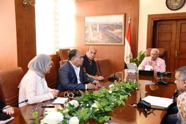 محافظ بورسعيد يشكل لجنة للمرور علي مصنع التغذية المدرسية بالصور