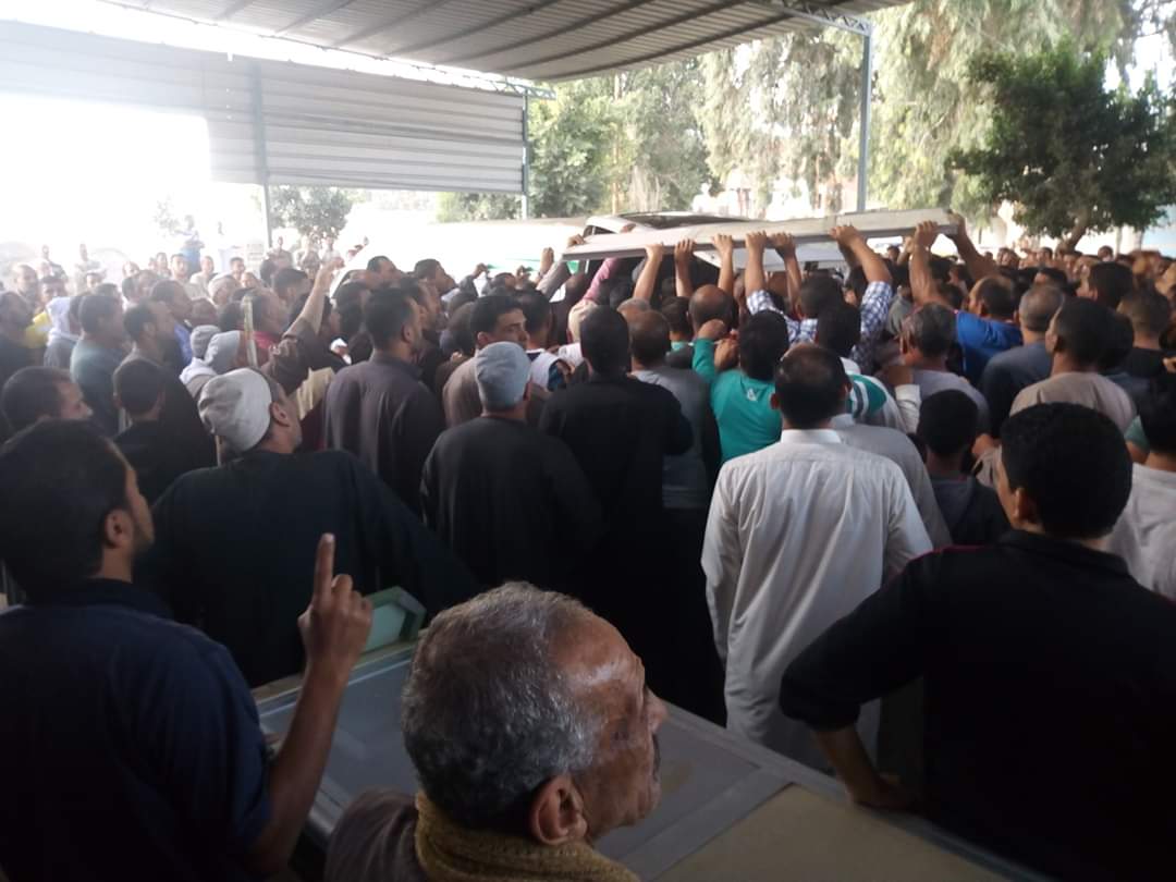 بالصور .. اهالي الطود يشيعون جثامين 2 من ضحايا حادث ايتاى البارود