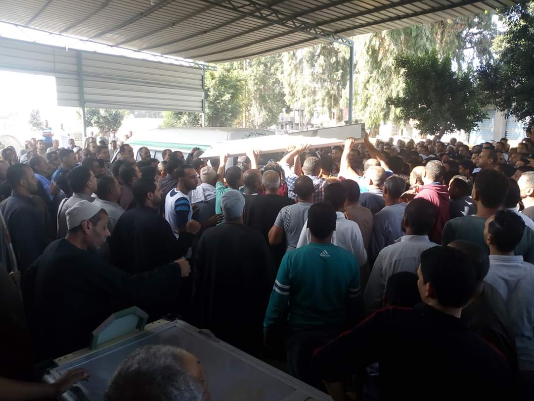بالصور .. اهالي الطود يشيعون جثامين 2 من ضحايا حادث ايتاى البارود