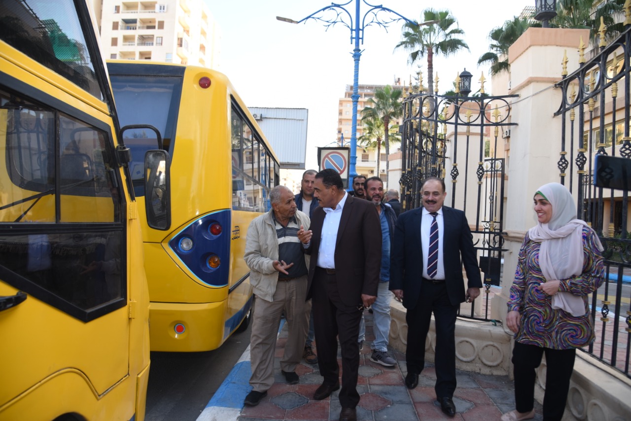 ٣ اتوبيسات بمشروع نقل الركاب لطلاب جامعة مطروح