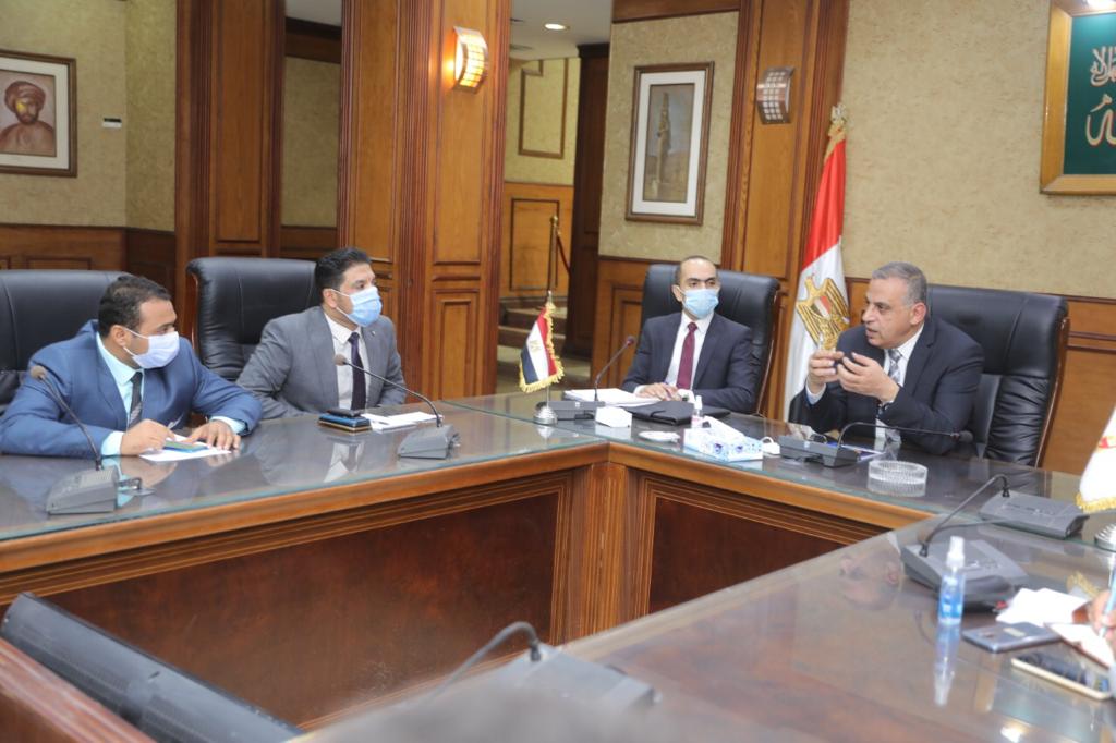 محافظ سوهاج ونائبه يلتقيان شباب سوهاج